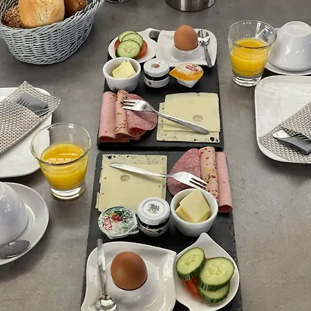 Altes Rathaus Hotel-restaurant-cafe מלון