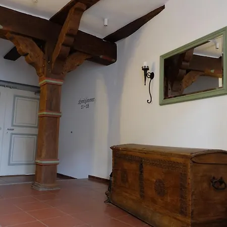 Altes Rathaus Hotel-restaurant-cafe מלון 3*